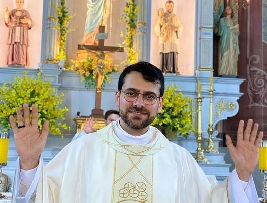 Ordenado, padre celebra primeira missa no próximo final de semana em Simão Dias