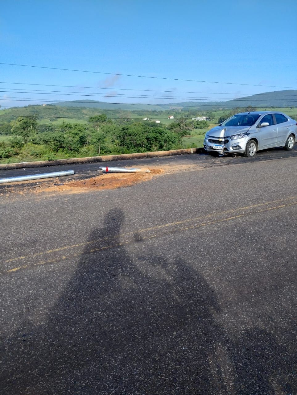 Obra do Governo do Estado causa acidente antes mesmo de ser inaugurada em Simão Dias