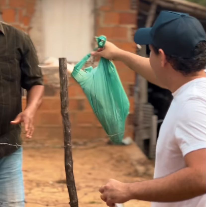 Deputado Rodrigo Valadares realiza entrega de peixes em Simão Dias