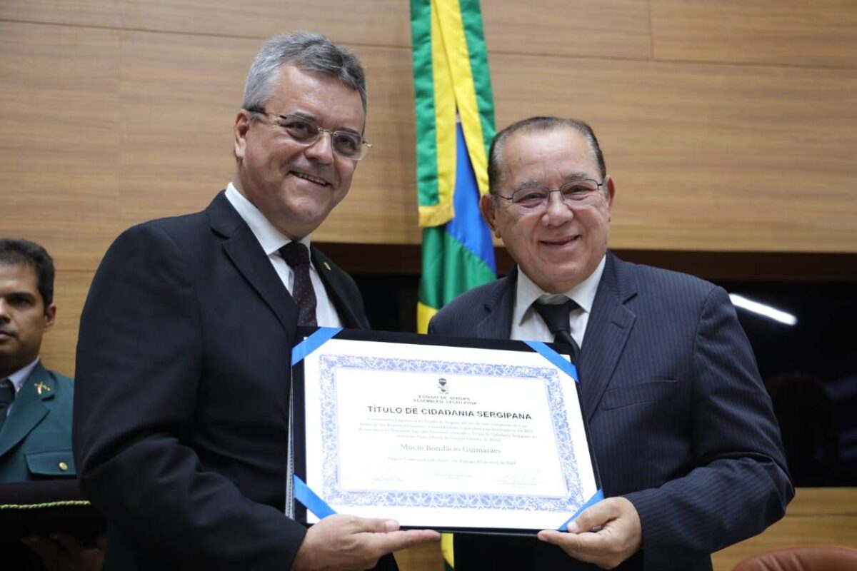 Luciano Pimentel conduz entrega de Título de Cidadania Sergipana ao soberano grão-mestre Múcio Bonifácio 