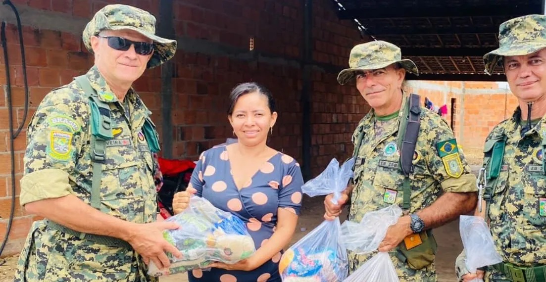 ATROREB entrega cestas básicas para famílias carentes em Simão Dias