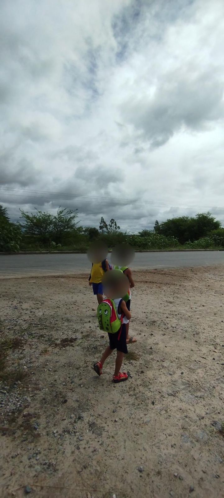 Mães de alunos reivindicam da Prefeitura de Poço Verde construção de Ponto de Ônibus