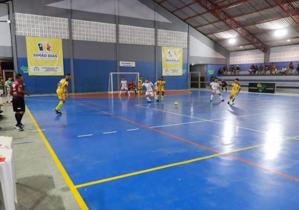 Simão Dias Esporte Clube vence Colônia 13 e lidera grupo B do Sergipano