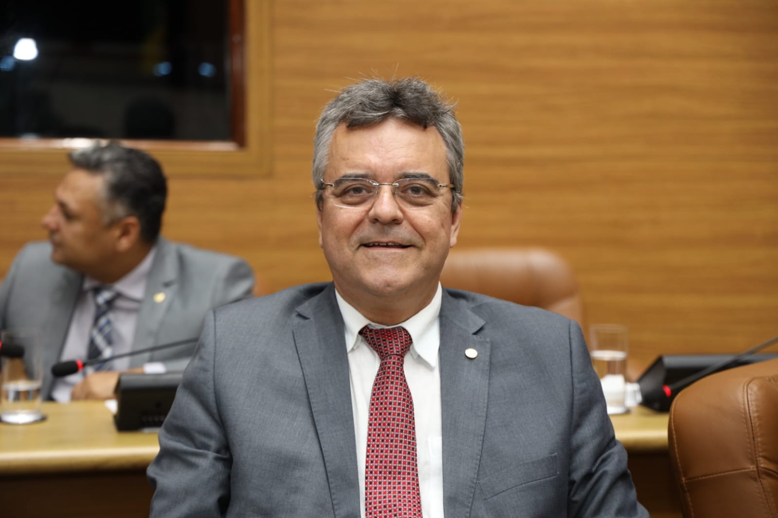 De autoria de Luciano Pimentel, PL aprovado altera prazo para vigência da Lei da Cannabis