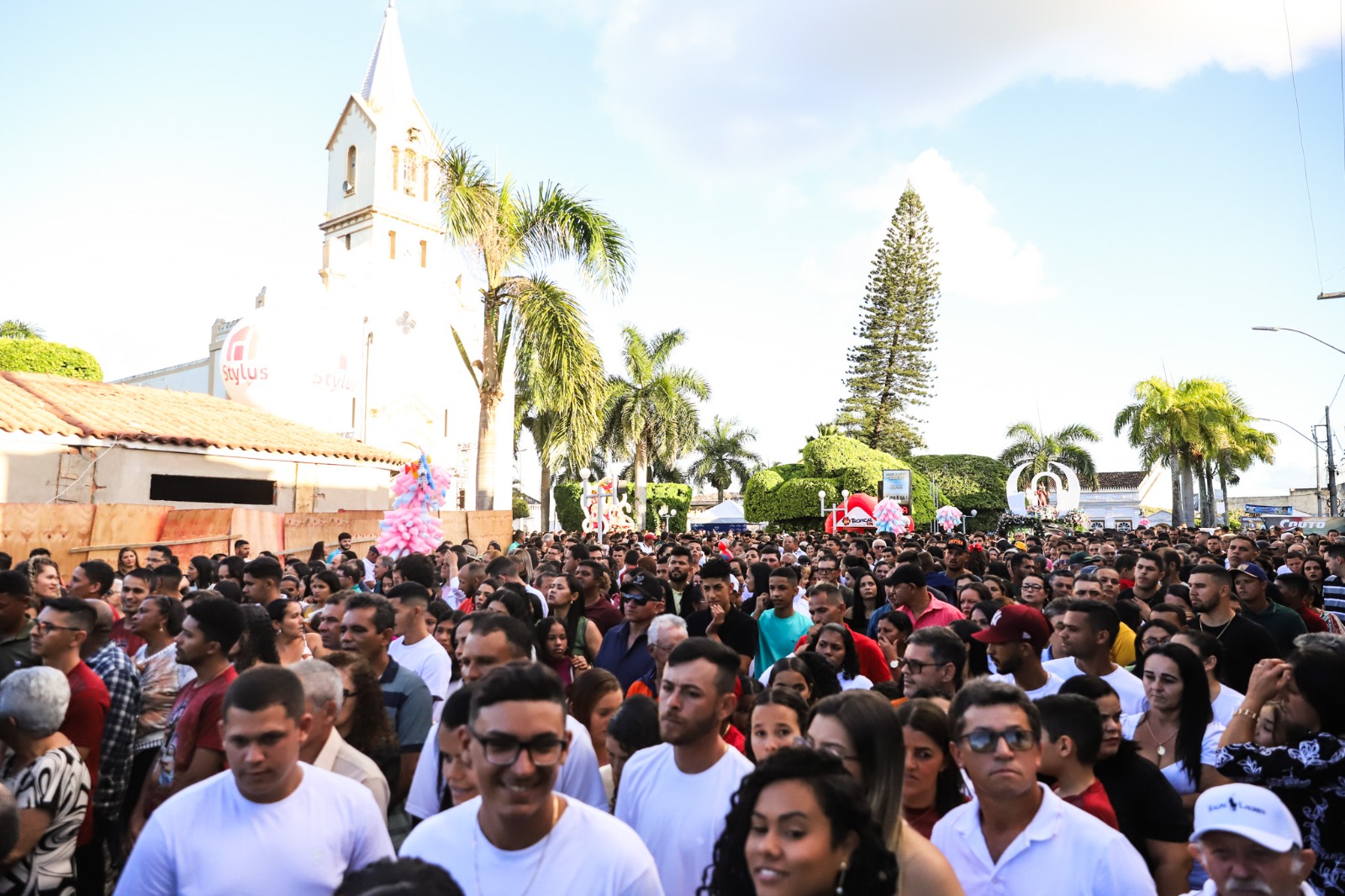 Procissão de Senhora Sant’Ana reúne multidão em Simão Dias