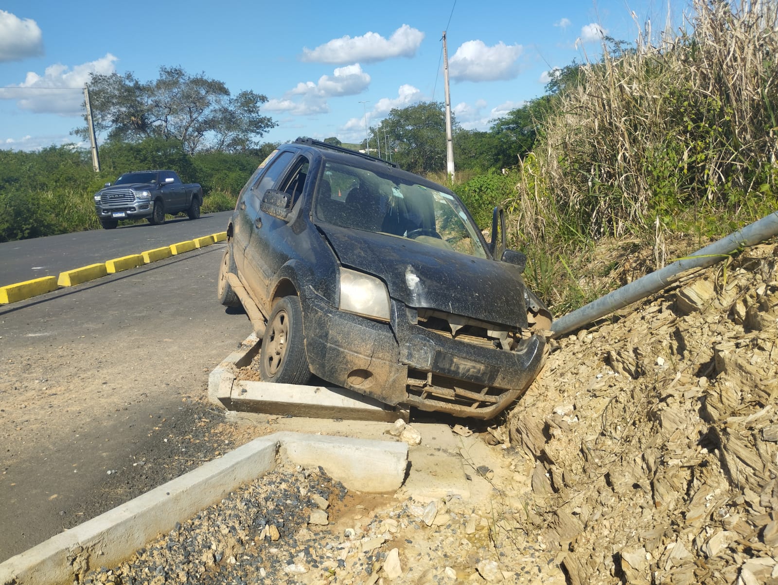 Simão Dias: Obra inacabada do Governo de Sergipe segue causando acidentes de trânsito