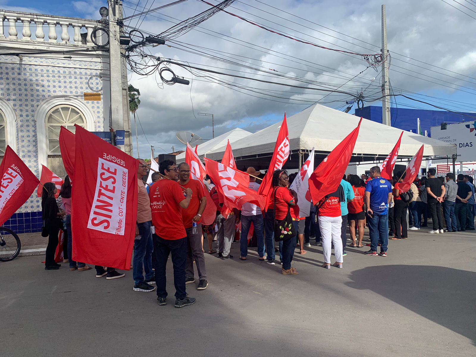 Durante reinauguração do IPES de Simão Dias, professores fazem cobranças contra o Governo Fábio Mitidieri