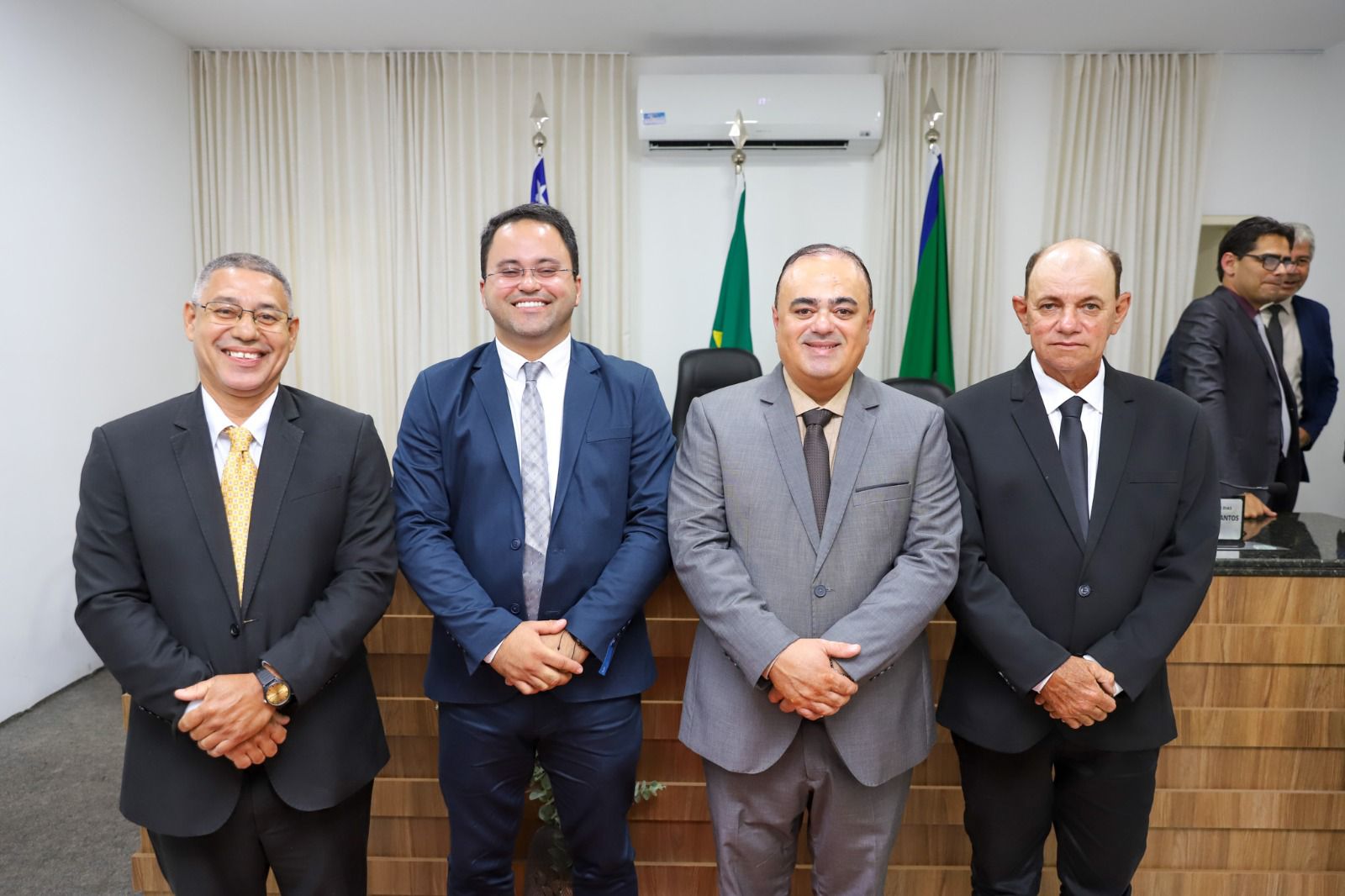 Jorge Santana e Claudinho da Galinha assumem no lugar de titulares licenciados em Simão Dias