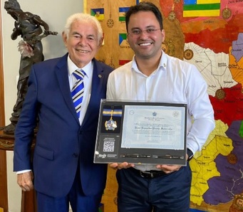 Vice-prefeito Renaldo Prata recebe medalha do Mérito Tiradentes