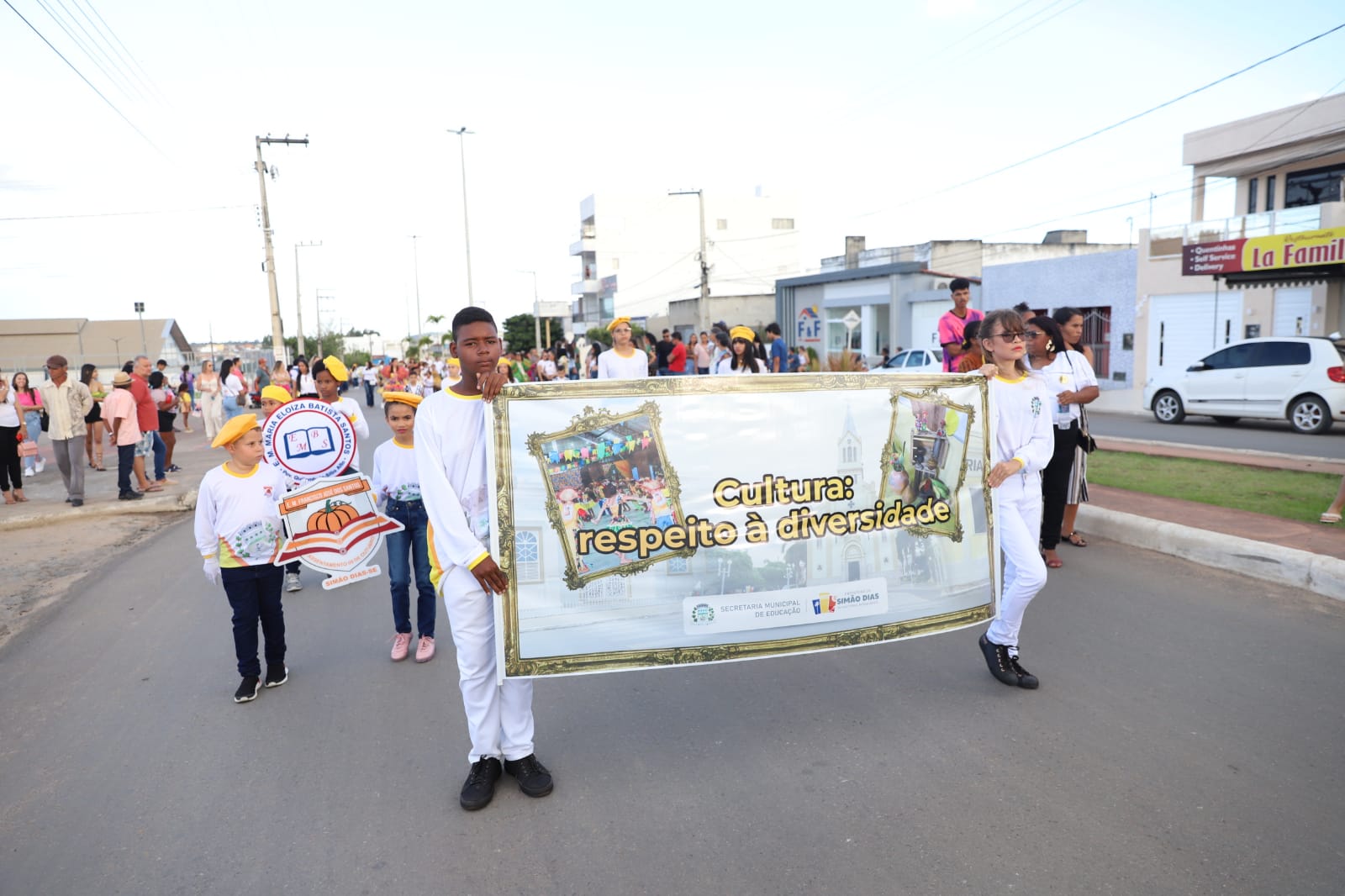 Simão Dias realiza com sucesso desfile cívico de 7 de Setembro