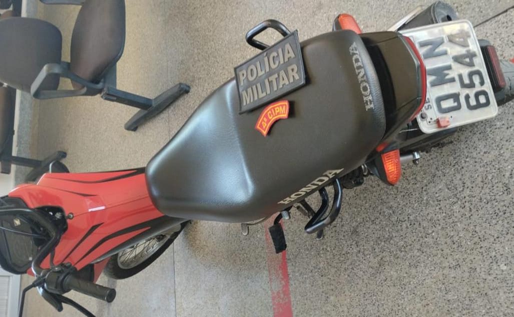 Polícia Militar apreende motocicleta com placa adulterada