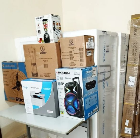 Prefeitura de Pinhão entrega mobiliários para escolares municipais